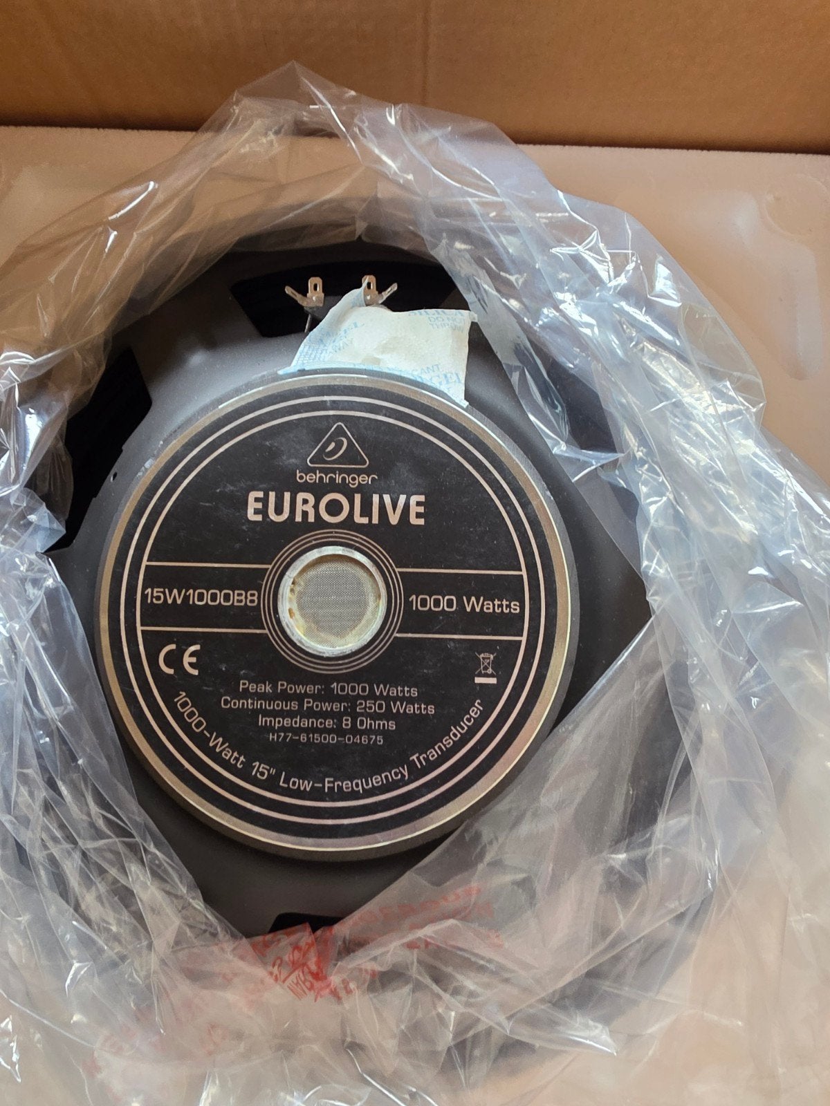 Behringer Eurolive 15W1000B8 Speaker - Nieuw in doos, Subwoofer, Nieuw, Ophalen, 150 watt of meer