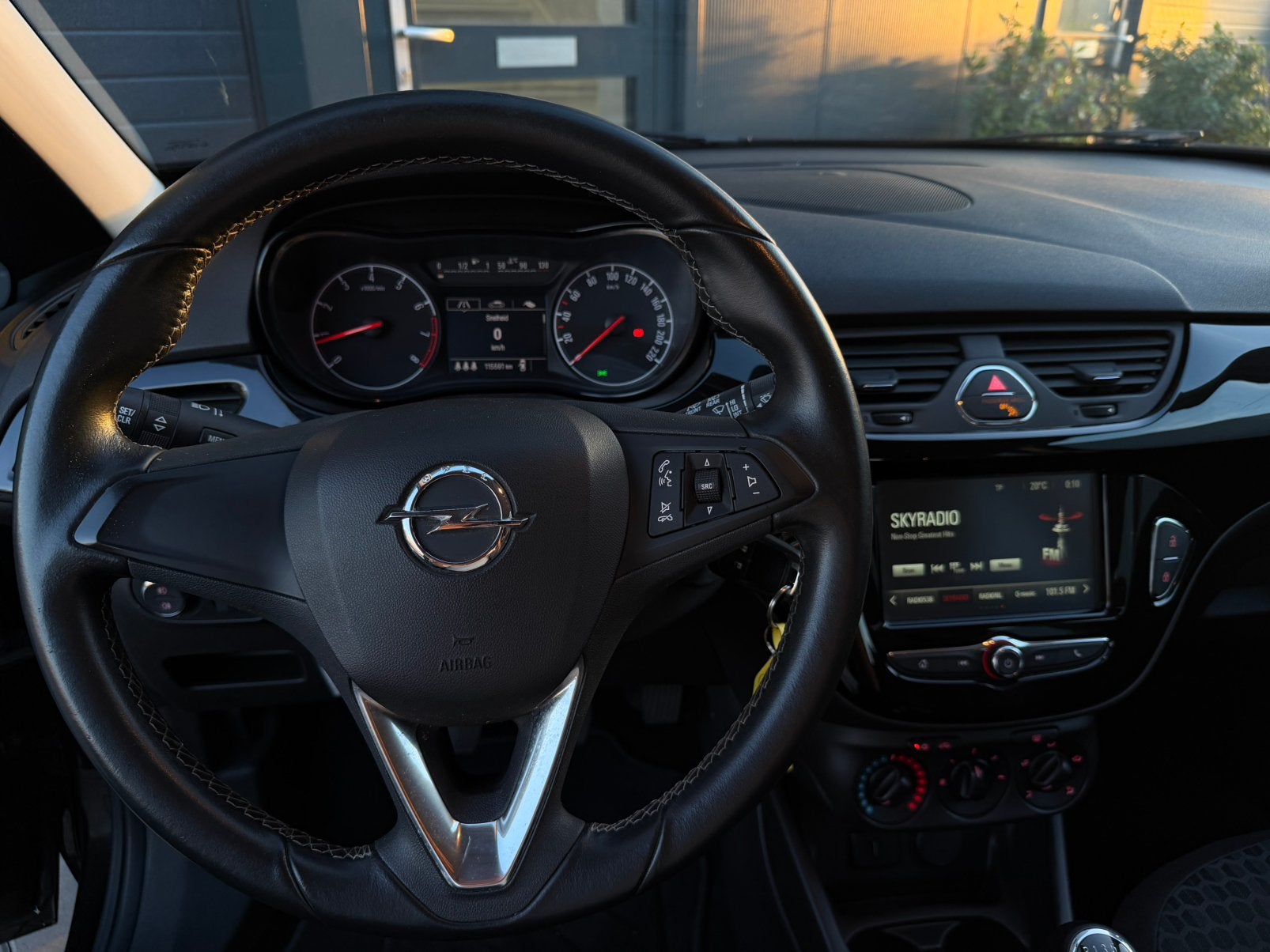 Foto 9 van Opel Corsa 1.0 | CarPlay | Airco | Nieuwe APK | OH-beurt