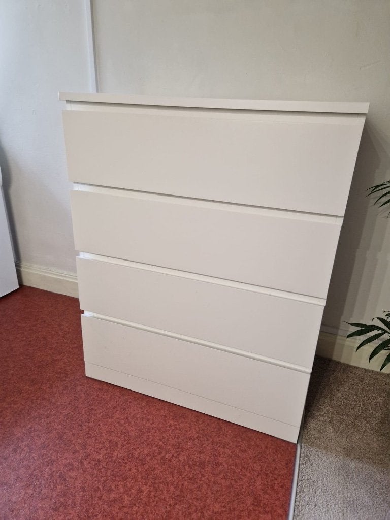 Ikea MALM Ladekast 4 lades, is gemonteerd door professional, Ophalen, 100 tot 150 cm, 50 tot 100 cm, Zo goed als nieuw
