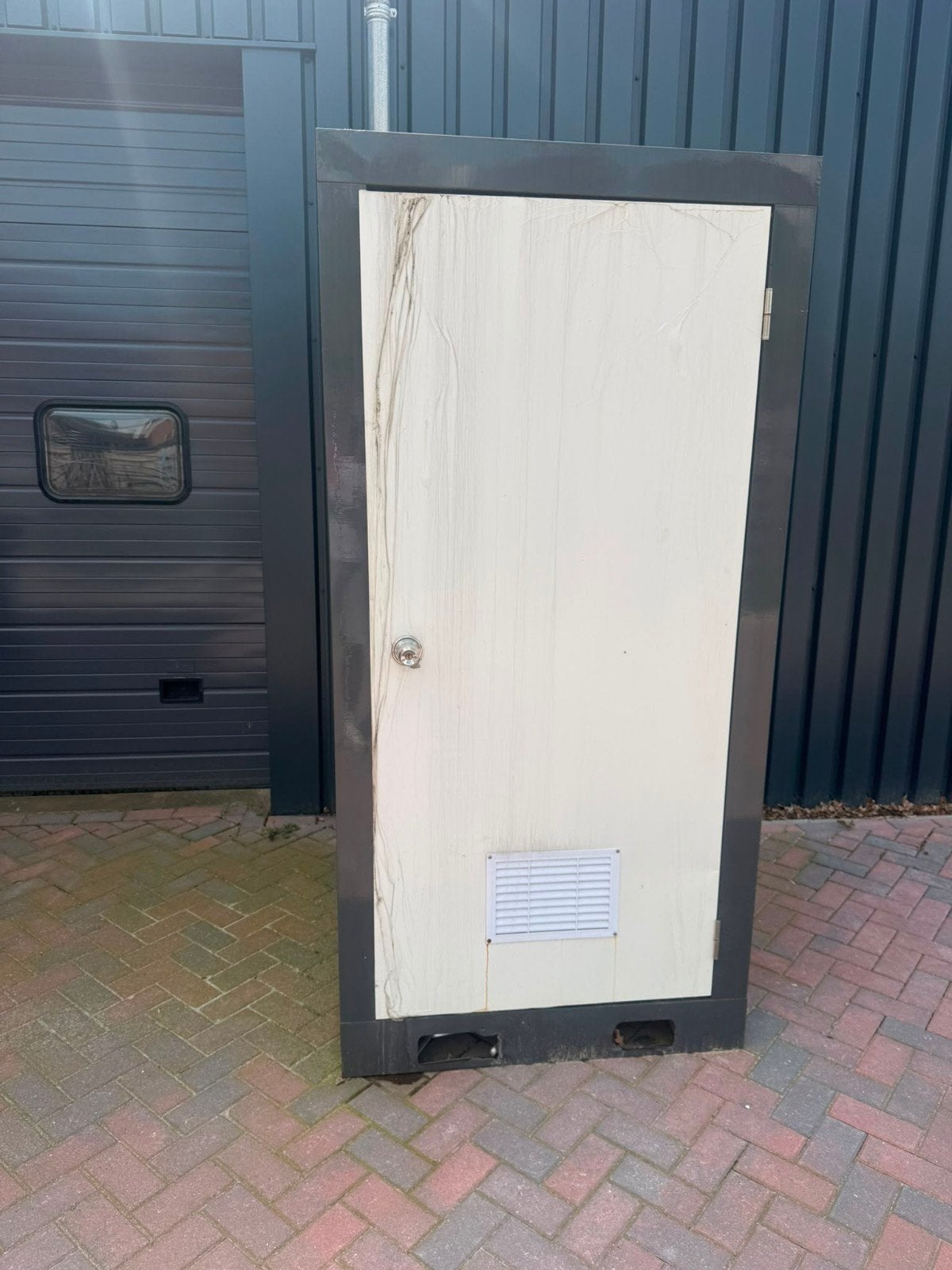 Nieuw mobiele toilet / wc met transport schade., Ophalen