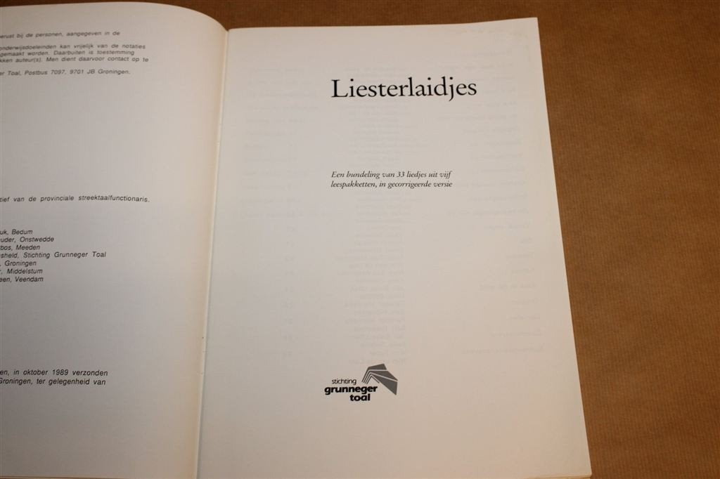 Liesterlaidjes — 33 Groninger Liedjes, Streektaal, Ophalen of Verzenden, Gelezen, Artiest