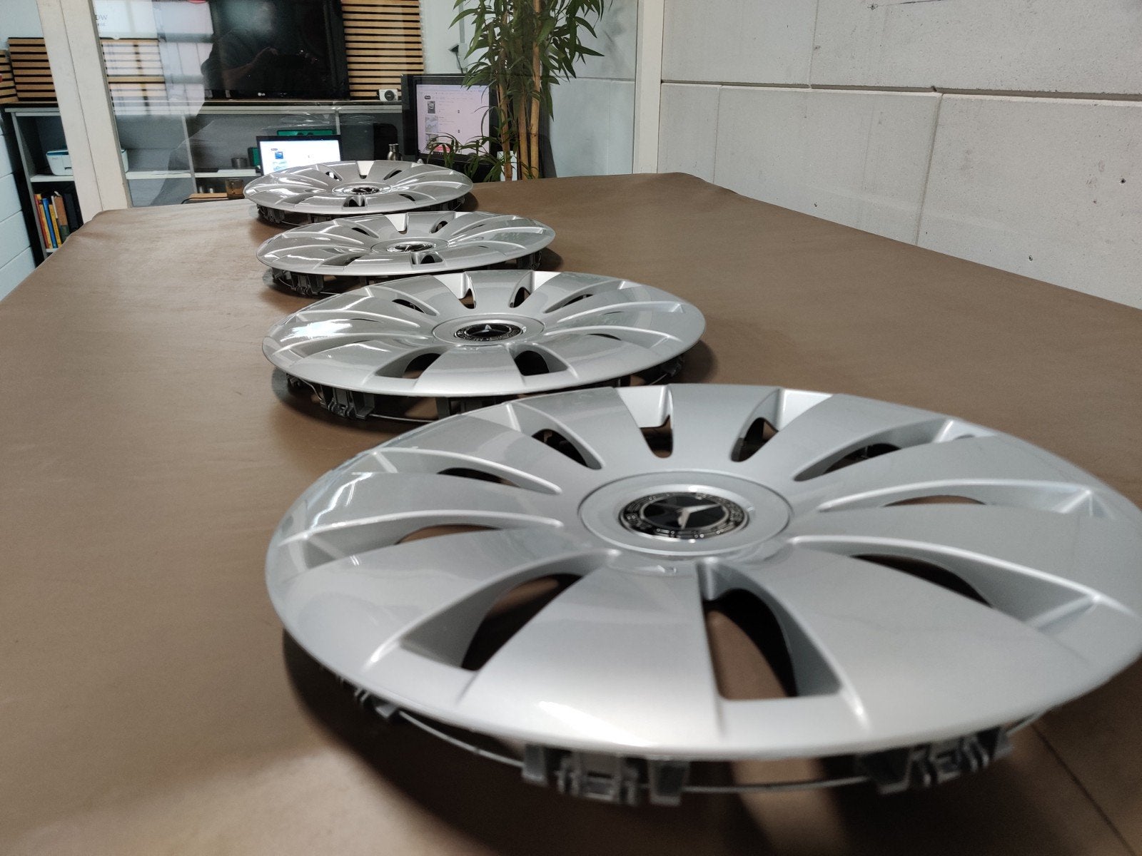 Set van 4 (17 inch) originele Mercedes-Benz wieldoppen, Ophalen, Zo goed als nieuw
