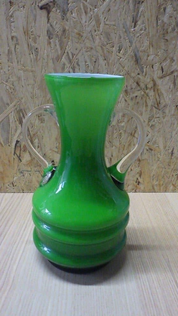 mooie groene vaas van glas met 2 oren, Ophalen of Verzenden, Gebruikt, Groen, Glas