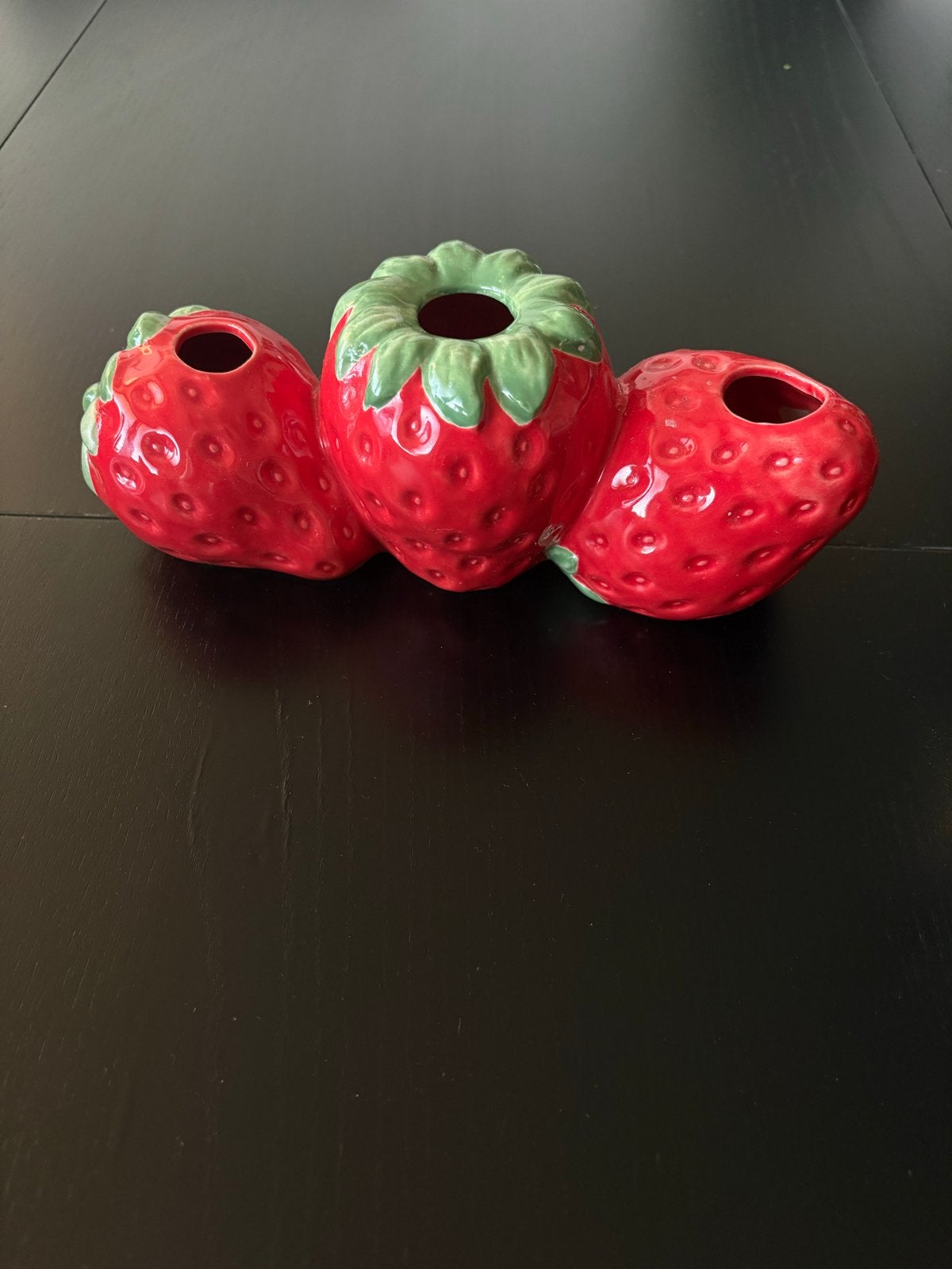Aardbeien vaasje - Decoratieve fruitvaas, Ophalen, Zo goed als nieuw, Rood, Steen/keramiek