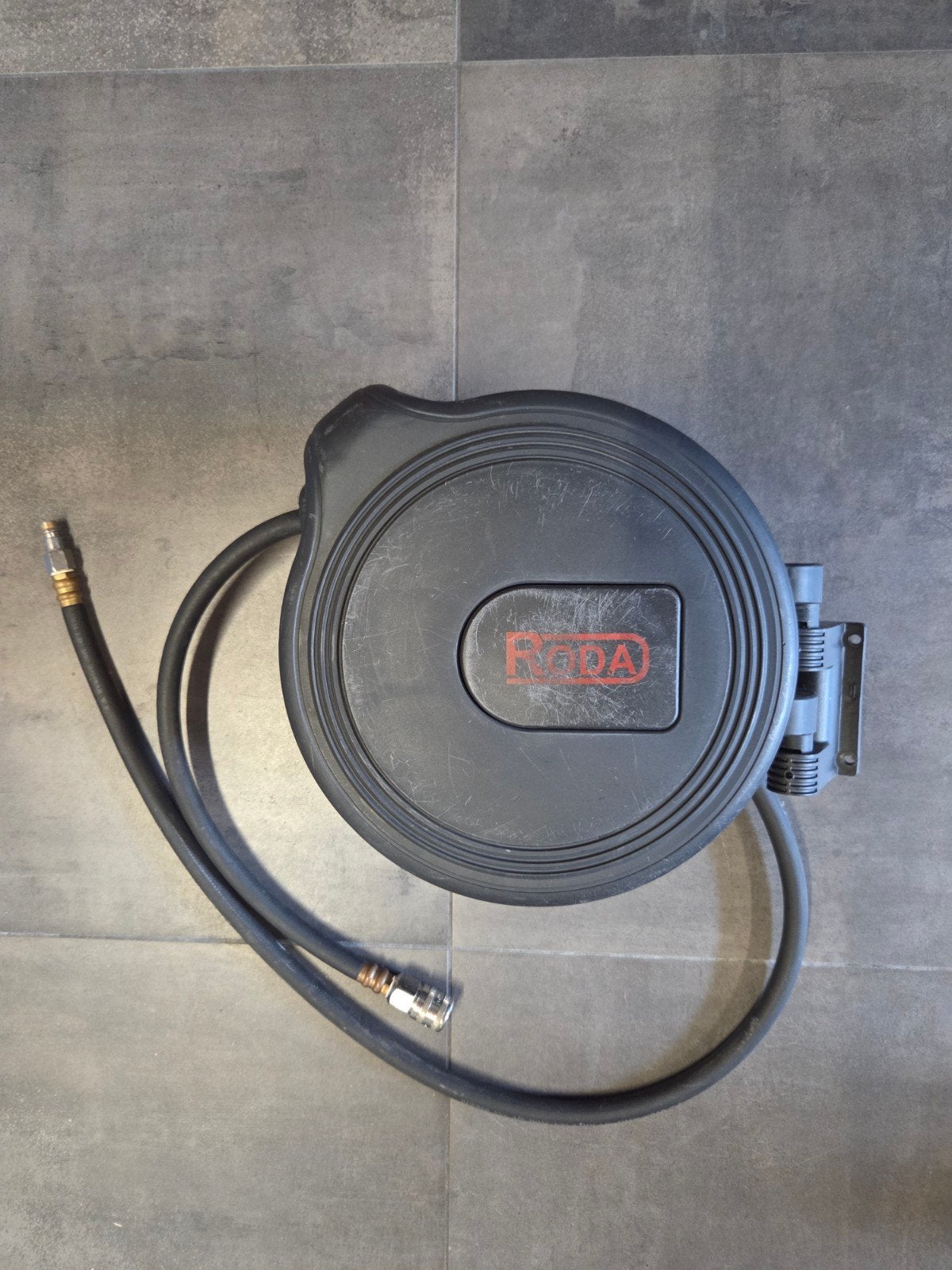 Roda Automatische luchtslanghaspel met ophangbeugel, Doe-het-zelf en Verbouw, Compressors, Gebruikt, 10 bar of meer, Ophalen of Verzenden