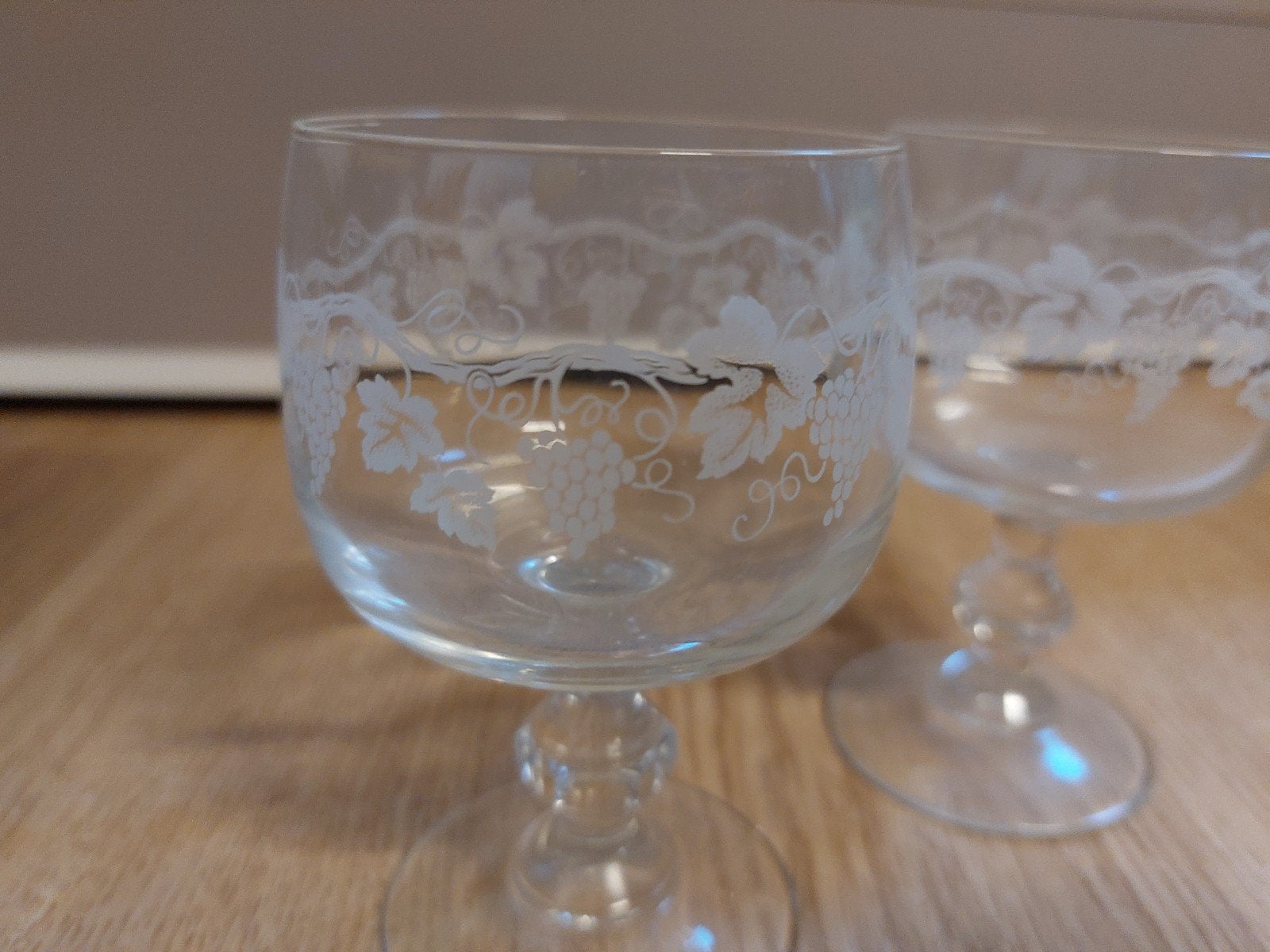 2 Wijn glazen met druiven print, Ophalen of Verzenden, Bierglas
