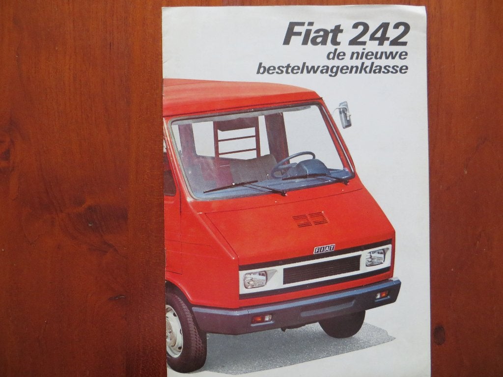 Fiat 242 de nieuwe bestelwagenklasse (dec. 1977), Boeken, Ophalen of Verzenden, Zo goed als nieuw, Overige merken