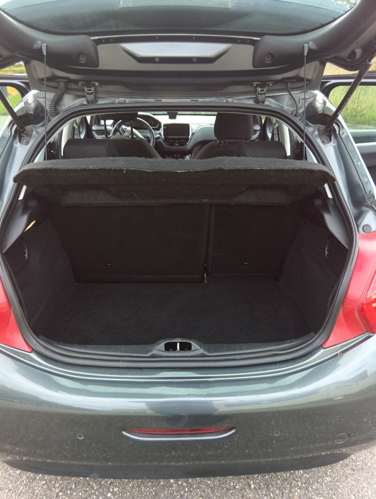 Foto 19 van Peugeot 208 1.2 VTi 82PK 5D (102g) 2012 Grijs