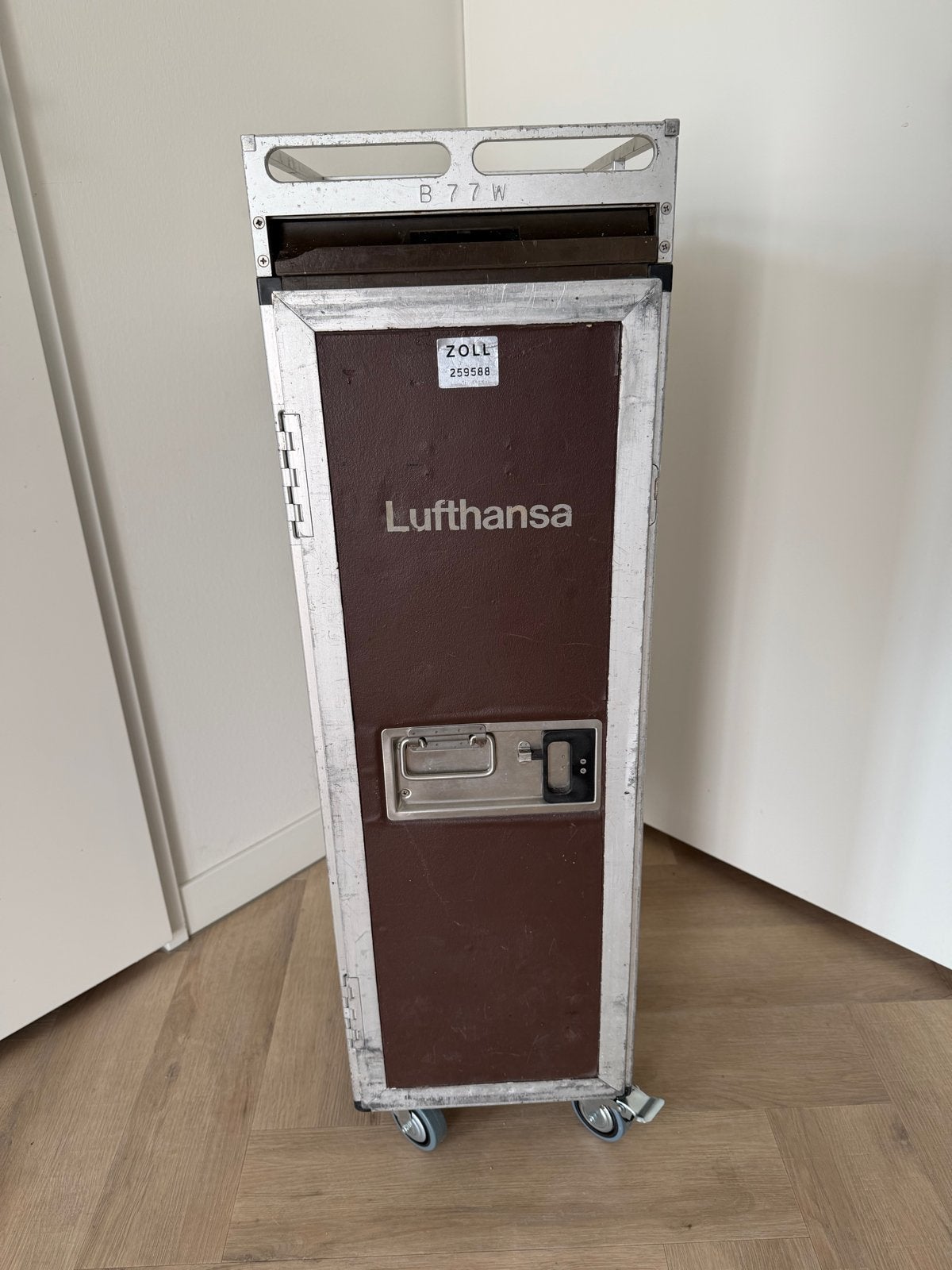 Lufthansa vliegtuig trolley - Half size, Verzamelen, Luchtvaart en Vliegtuigspotten, Ophalen, Gebruikt, Overige typen