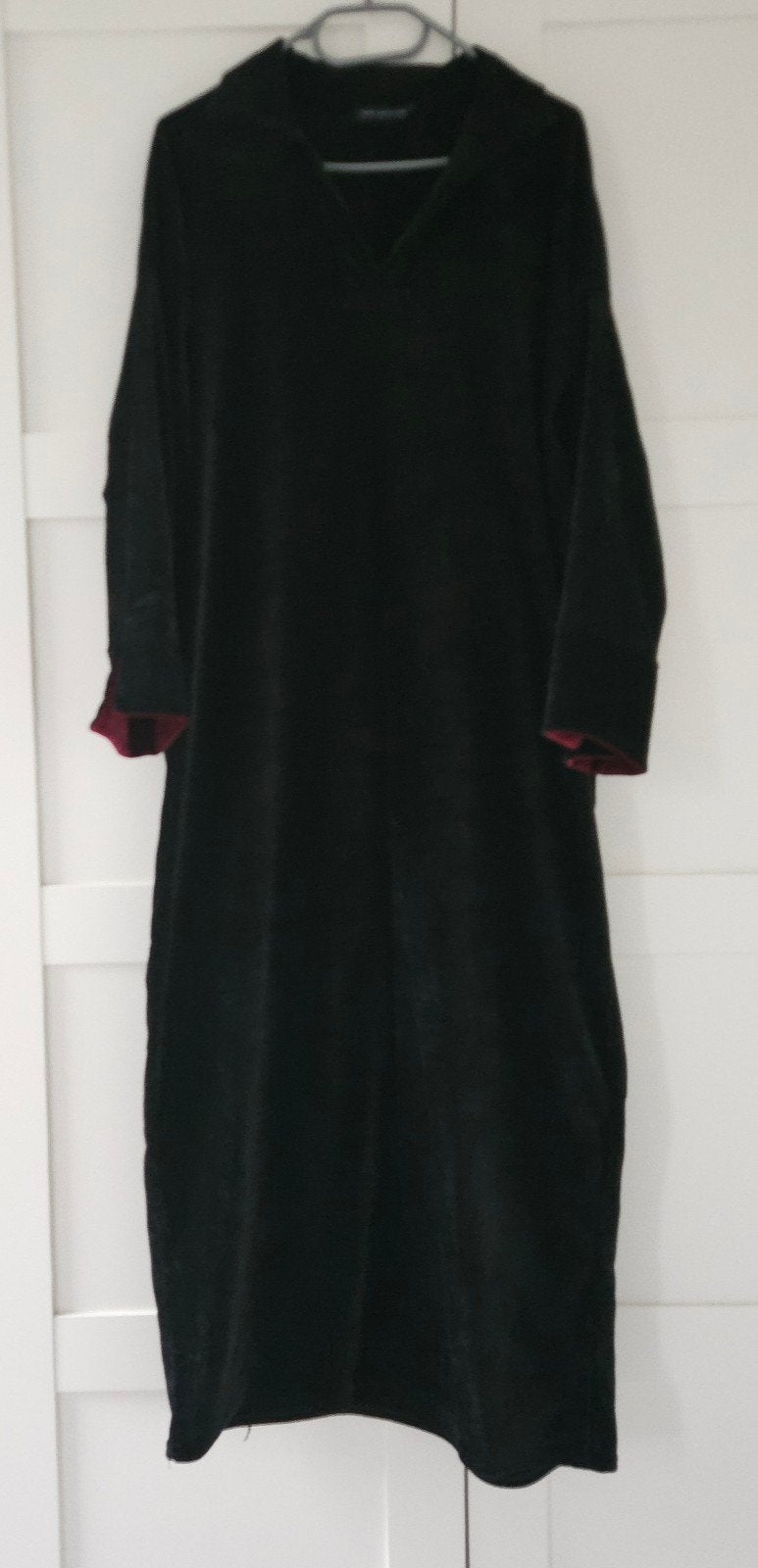 Kastopruiming: Zwarte fluwelen jurk met lange mouwen maat L, Kleding | Dames, Jurken, Zwart, Maat 42/44 (L), Ophalen of Verzenden
