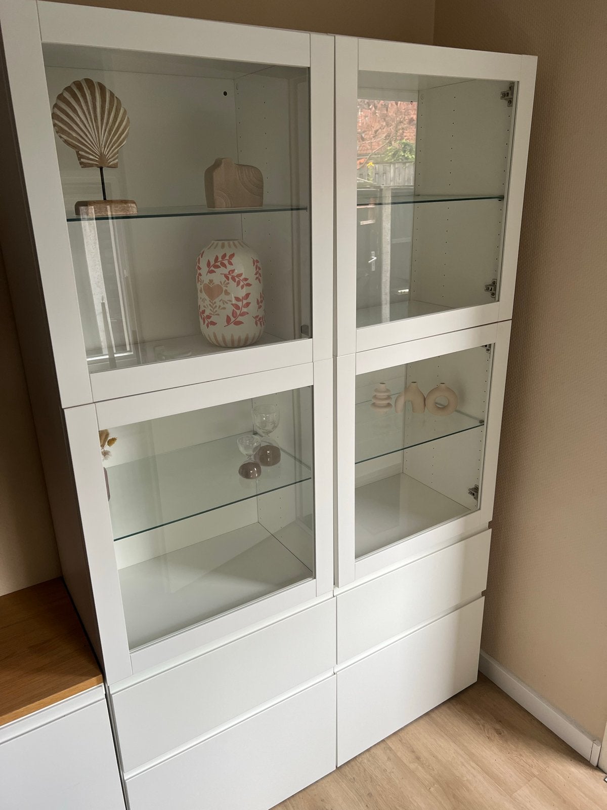 IKEA Vitrinekast met 4 Push-to-Open Lades, Ophalen, 100 tot 150 cm, Zo goed als nieuw, Met lade(s)