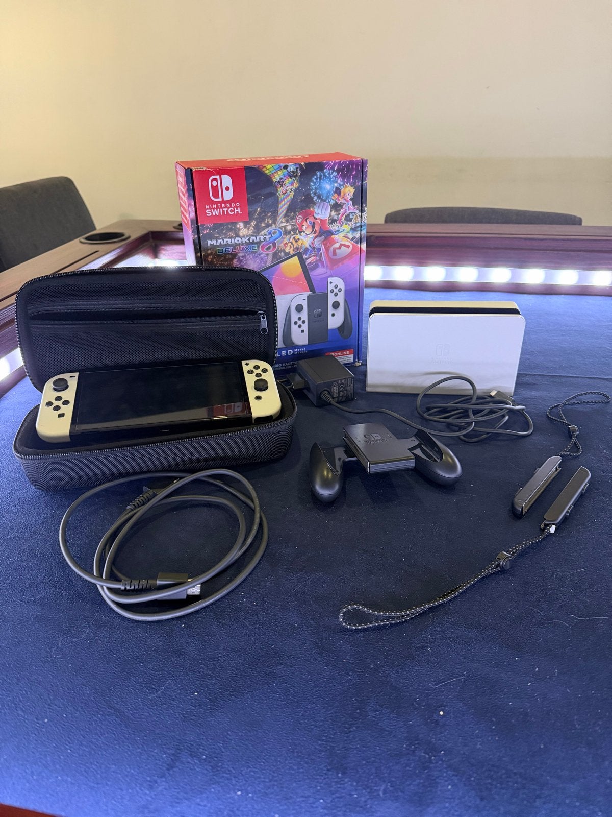 Nintendo Switch OLED - Zo goed als nieuw, Spelcomputers en Games, Spelcomputers | Nintendo Switch, Met games, Met 2 controllers