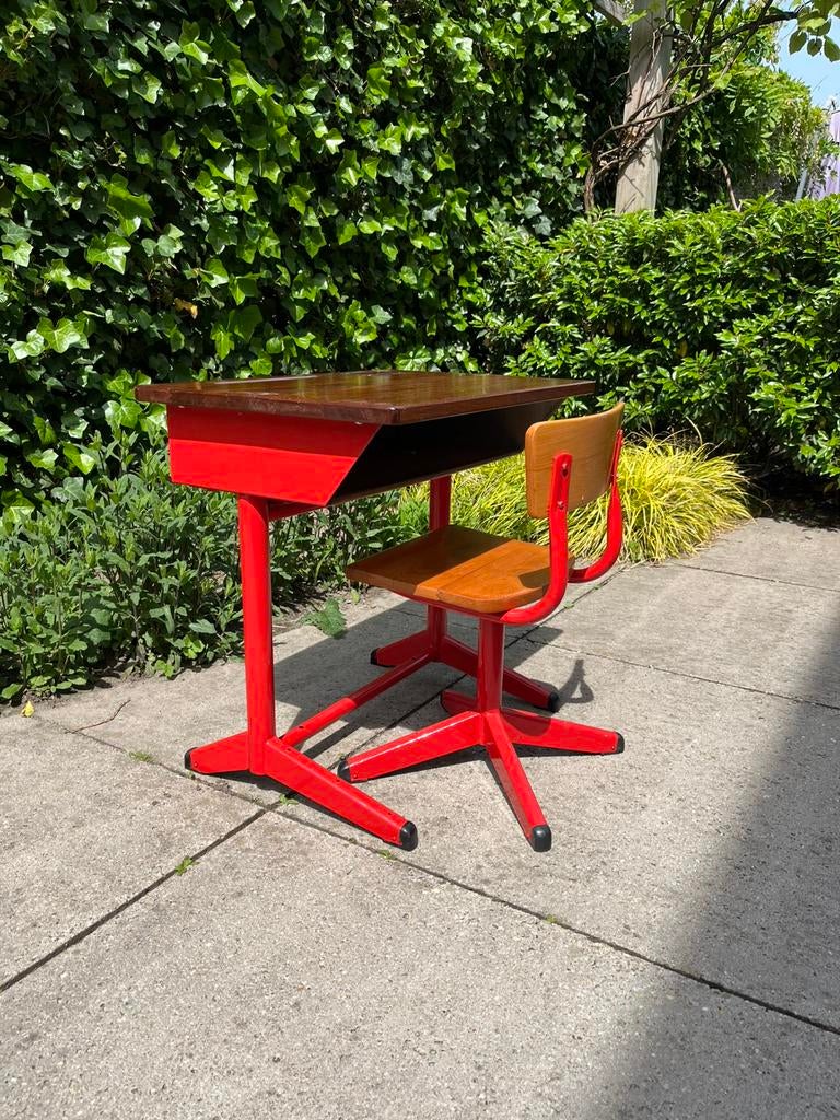 Vintage retro schooltafel en stoel, Kinderen en Baby's, Kinderkamer | Tafels en Stoelen, Ophalen, Gebruikt, Tafel(s) en Stoel(en)