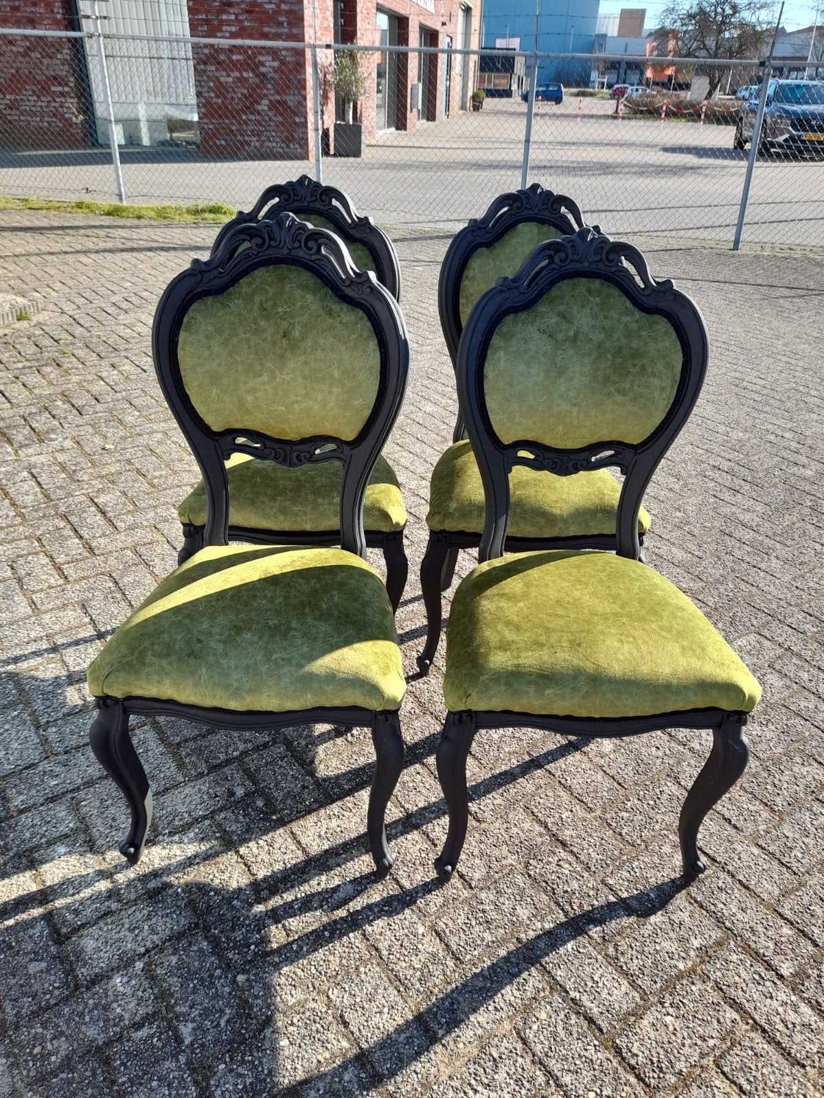 Set 4 barok stoelen opnieuw gestoffeerd, Ophalen