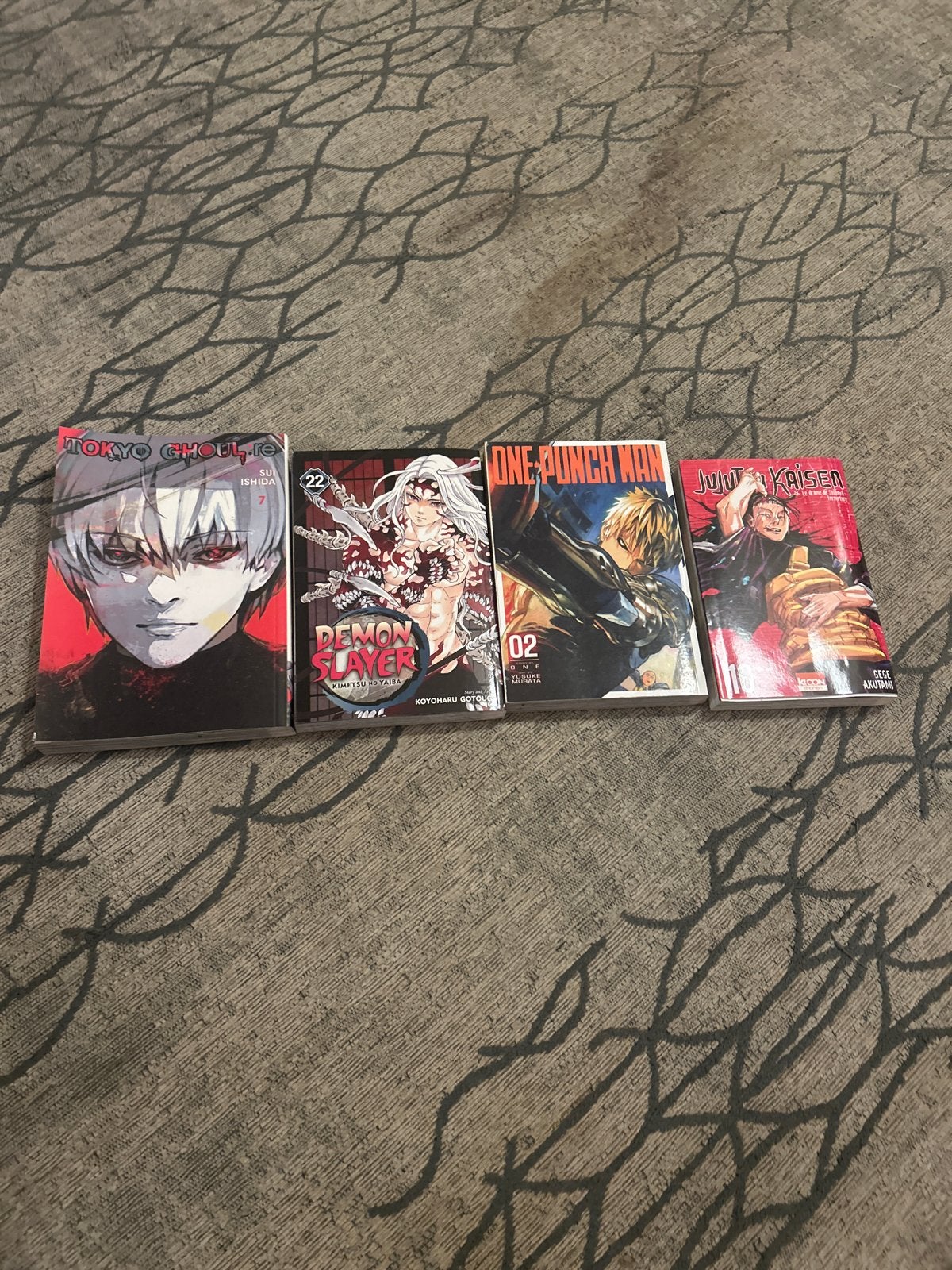 Manga collectie: Tokyo Ghoul, Demon Slayer, One Punch Man, Boeken, Meerdere stripboeken, Ophalen of Verzenden, Zo goed als nieuw