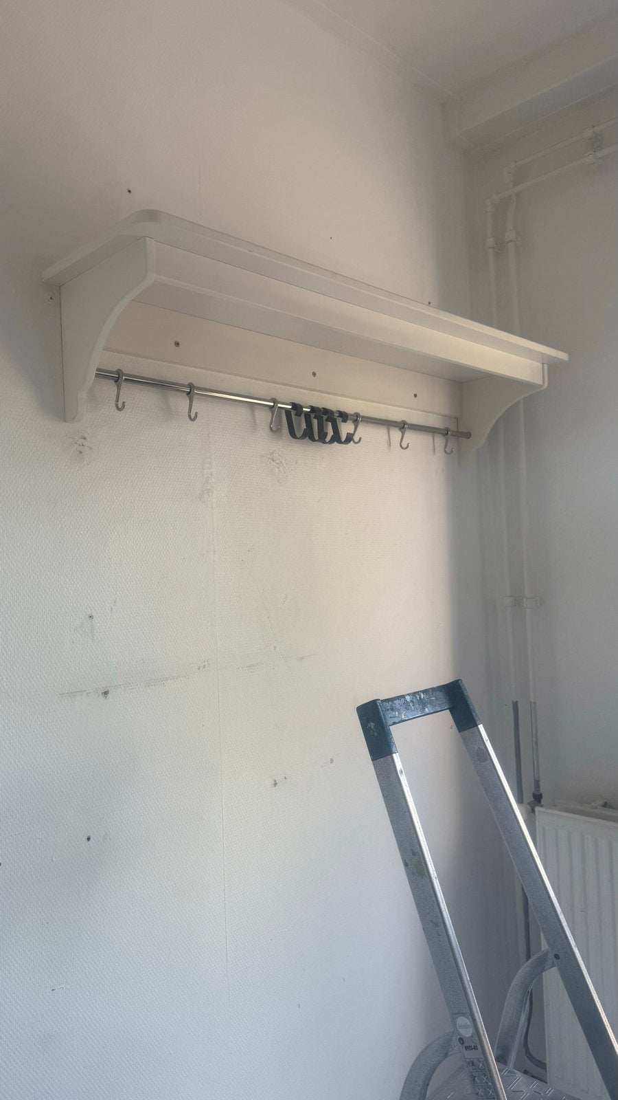 IKEA kapstok met plank en haken, Wandkapstok, Gebruikt, Ophalen of Verzenden, Minder dan 100 cm