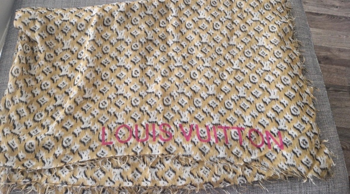 Louis Vuitton Sjaal 70% Kasjmier 30% Zijde, Ophalen of Verzenden, Zo goed als nieuw, Sjaal
