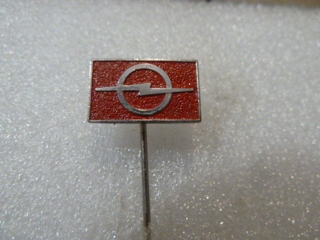 Vintage Opel Speldje - Rood met Zilveren Logo, Ophalen of Verzenden, Gebruikt, Merk, Speldje of Pin