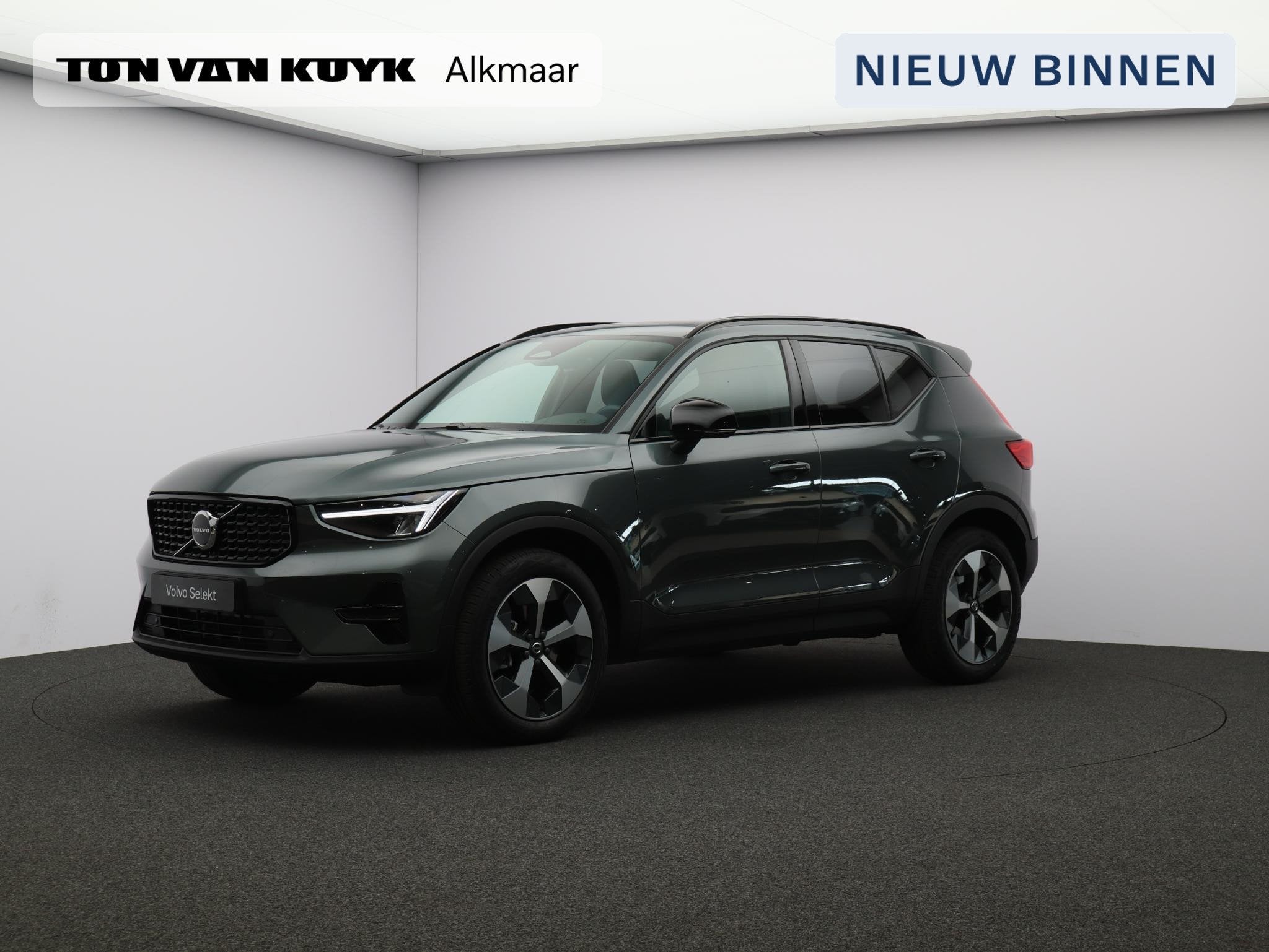 Volvo XC40 2.0 B4 Plus Dark / Pano. dak / Elektr. stoelverst