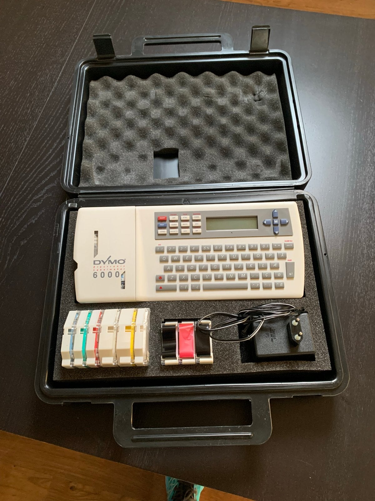 DYMO 6000 Electronic Labelmaker met koffer en accessoires, Computers en Software, Ophalen of Verzenden, Zo goed als nieuw, Qwerty