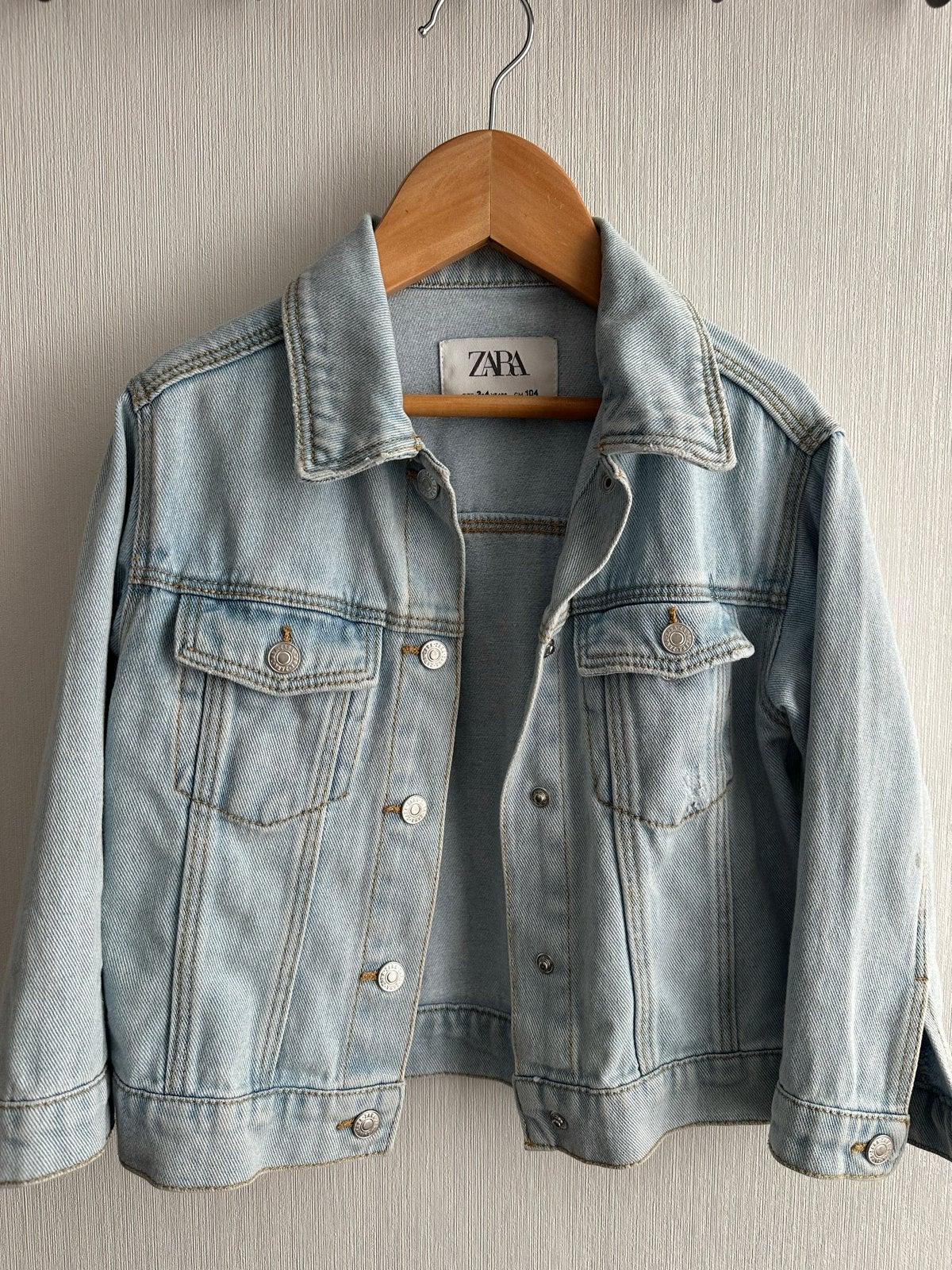Zara spijkerjasje voor kinderen - maat 104 (3-4 jaar), Ophalen of Verzenden, Zo goed als nieuw, Jongen of Meisje, Jas