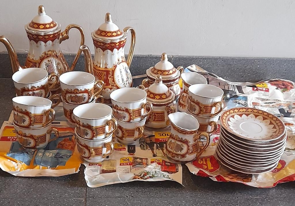 Luxury porcelain coffee and tea set, Antiek en Kunst, Ophalen of Verzenden