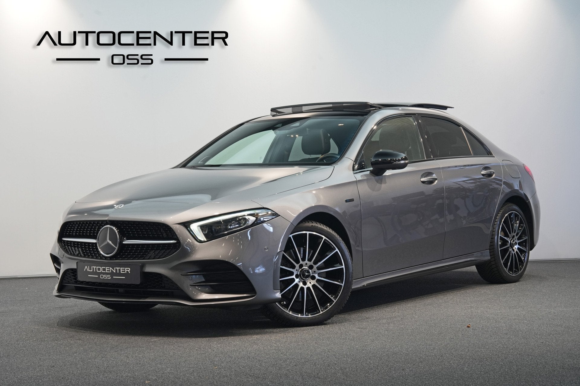 Mercedes-Benz A-Klasse 250 e AMG Limousine ✅ PANO ✅ ADAP, Gebruikt, Zwart, 4 cilinders, Bedrijf