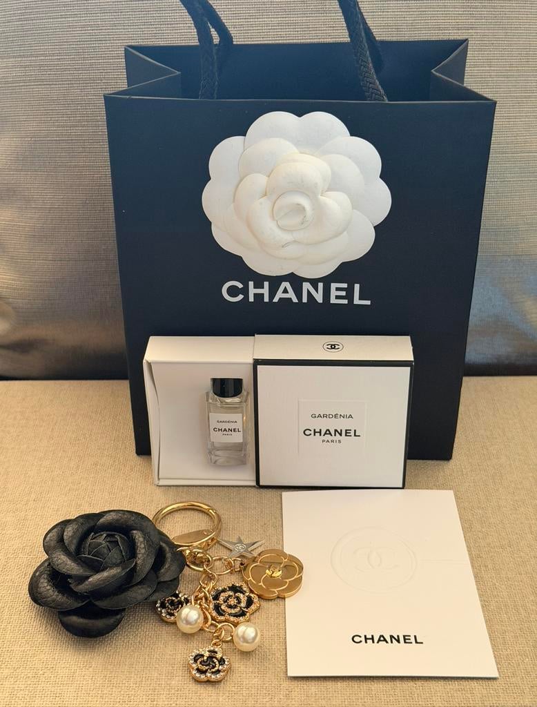 Miniatuur Chanel Gardenia 4 ml edp & camelia charm in tas, Ophalen of Verzenden, Nieuw, Miniatuur, Gevuld