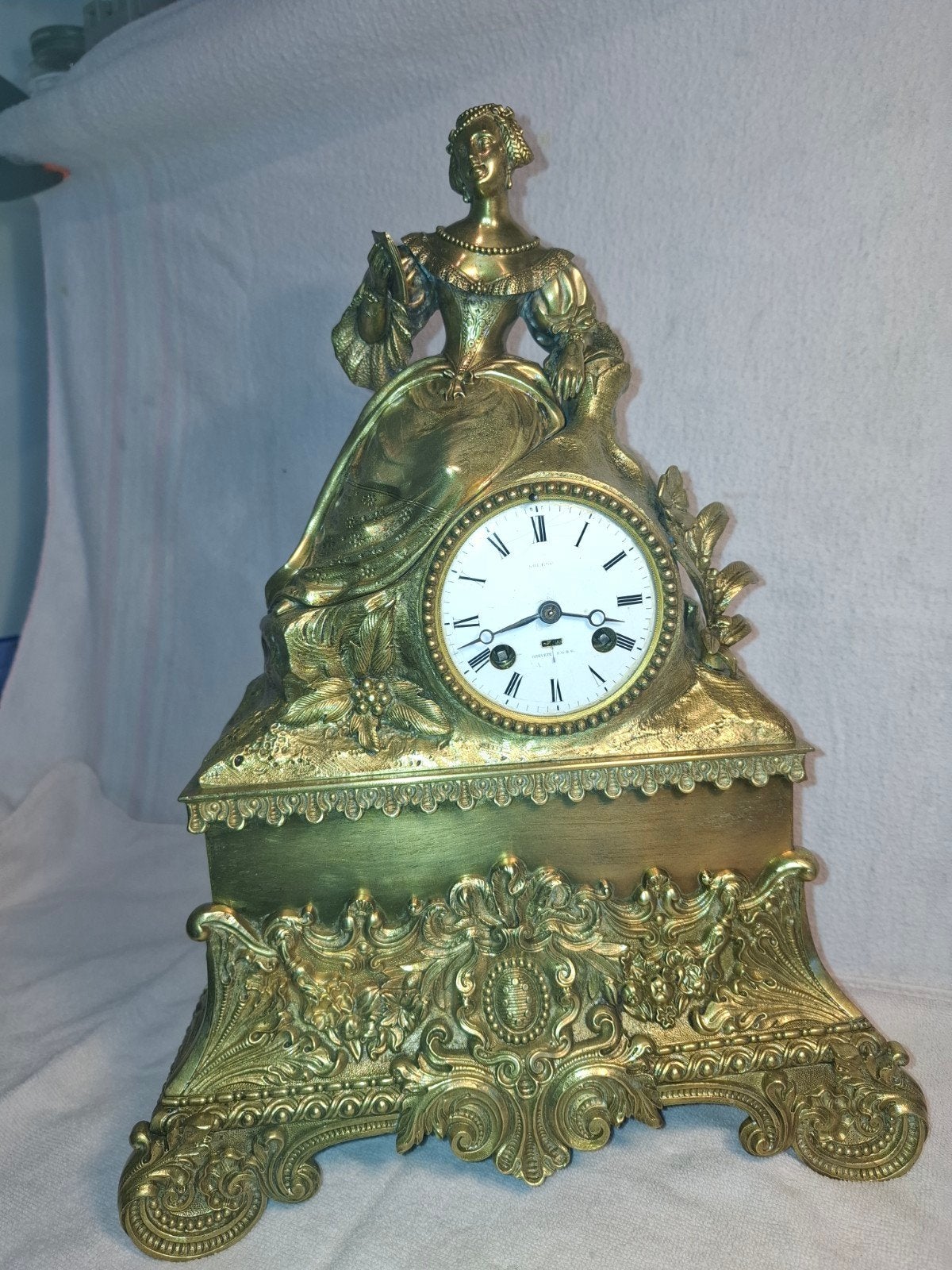Bronzen Pendule met Elegante Dame en perfect uurwerk, Ophalen of Verzenden