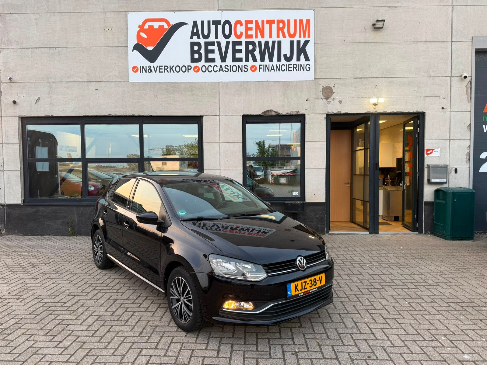 Volkswagen Polo 1.2 TSI Highline Allstar 90pk 2016 Zwart, Auto's, Voorwielaandrijving, Stof, 4 cilinders, Zwart