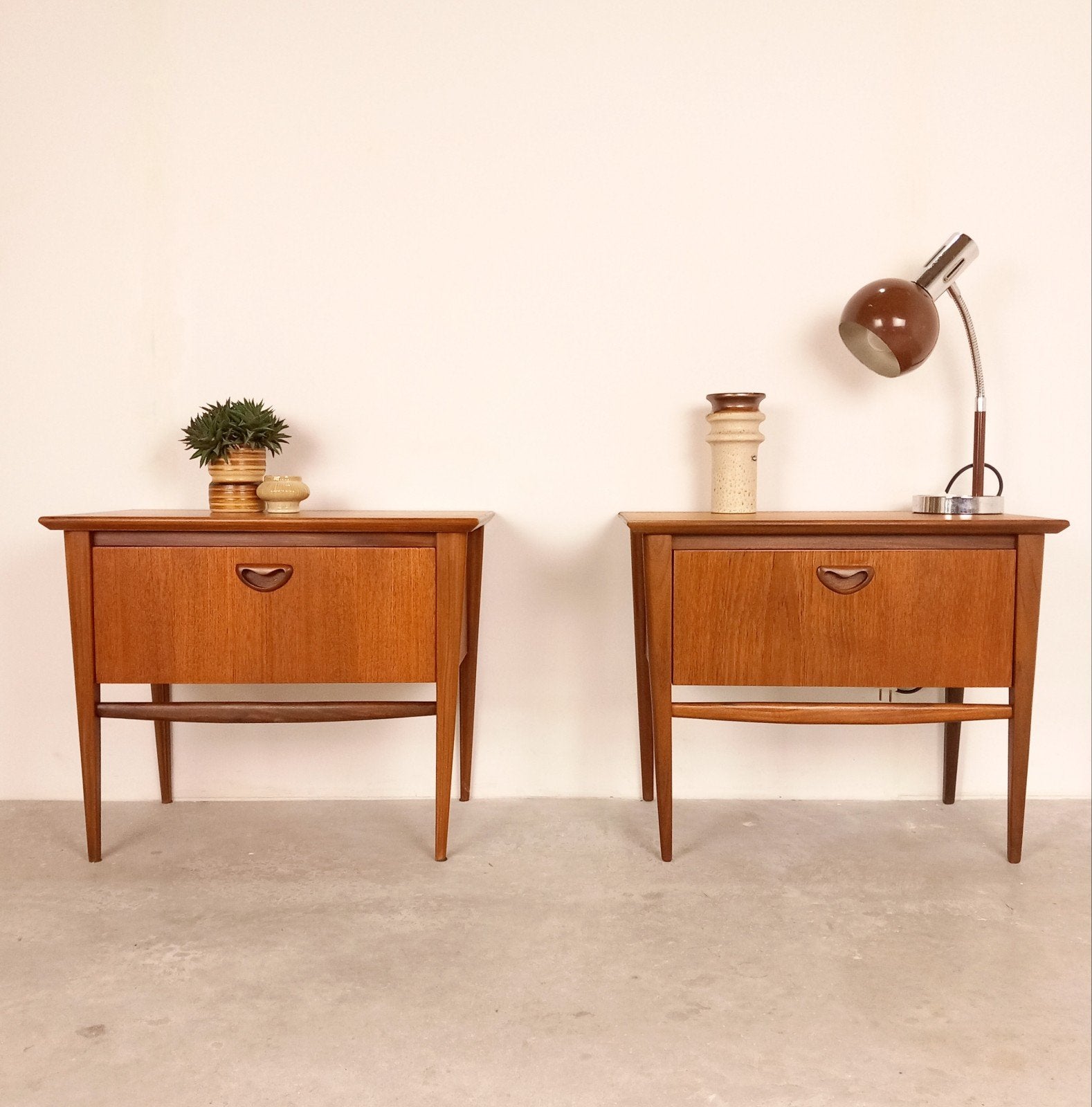 Louis van Teeffelen nachtkastje | Vintage design 60's, Huis en Inrichting, ., Ophalen of Verzenden, Zo goed als nieuw, 45 tot 65 cm