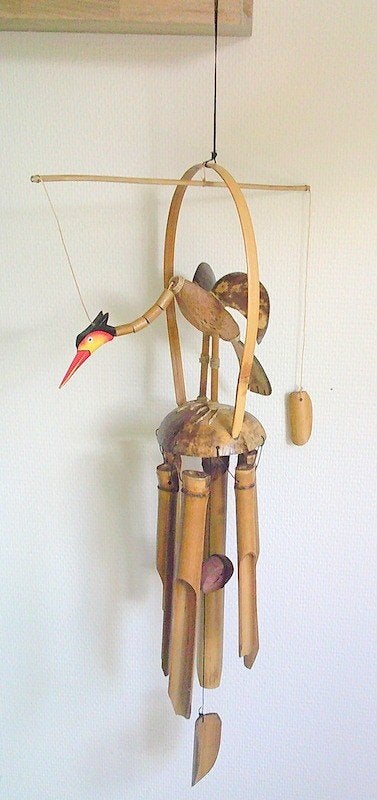 Handgemaakte bamboe windgong met een houten kraanvogel, Ophalen of Verzenden, Zo goed als nieuw