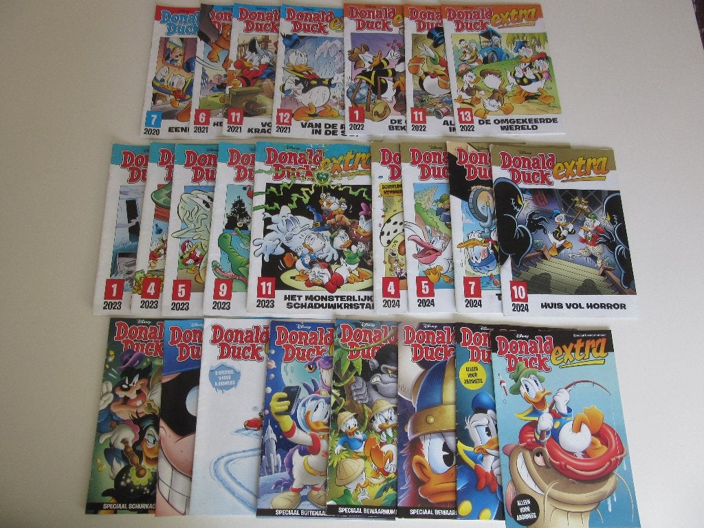 24x Donald Duck extra maand bladen strip DD izgs, Ophalen of Verzenden, Zo goed als nieuw, Donald Duck, Meerdere stripboeken