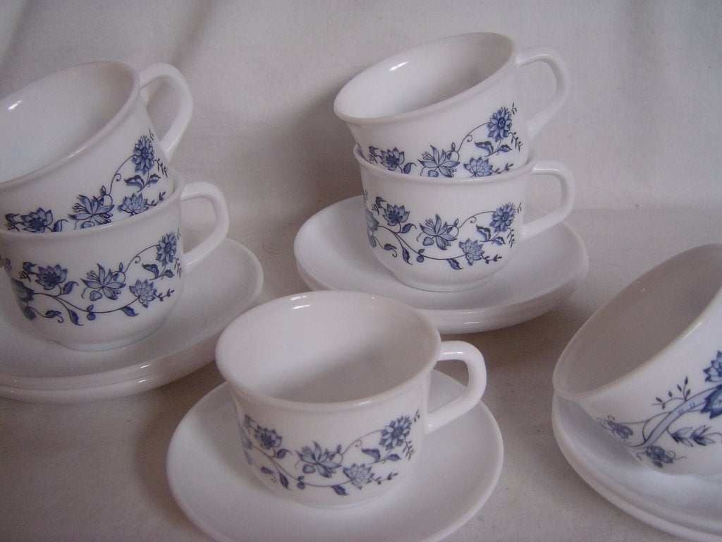 7 opaline glazen kop en schotels Arcopal jaren 70, Huis en Inrichting, Keuken | Servies, Ophalen of Verzenden, Overige stijlen