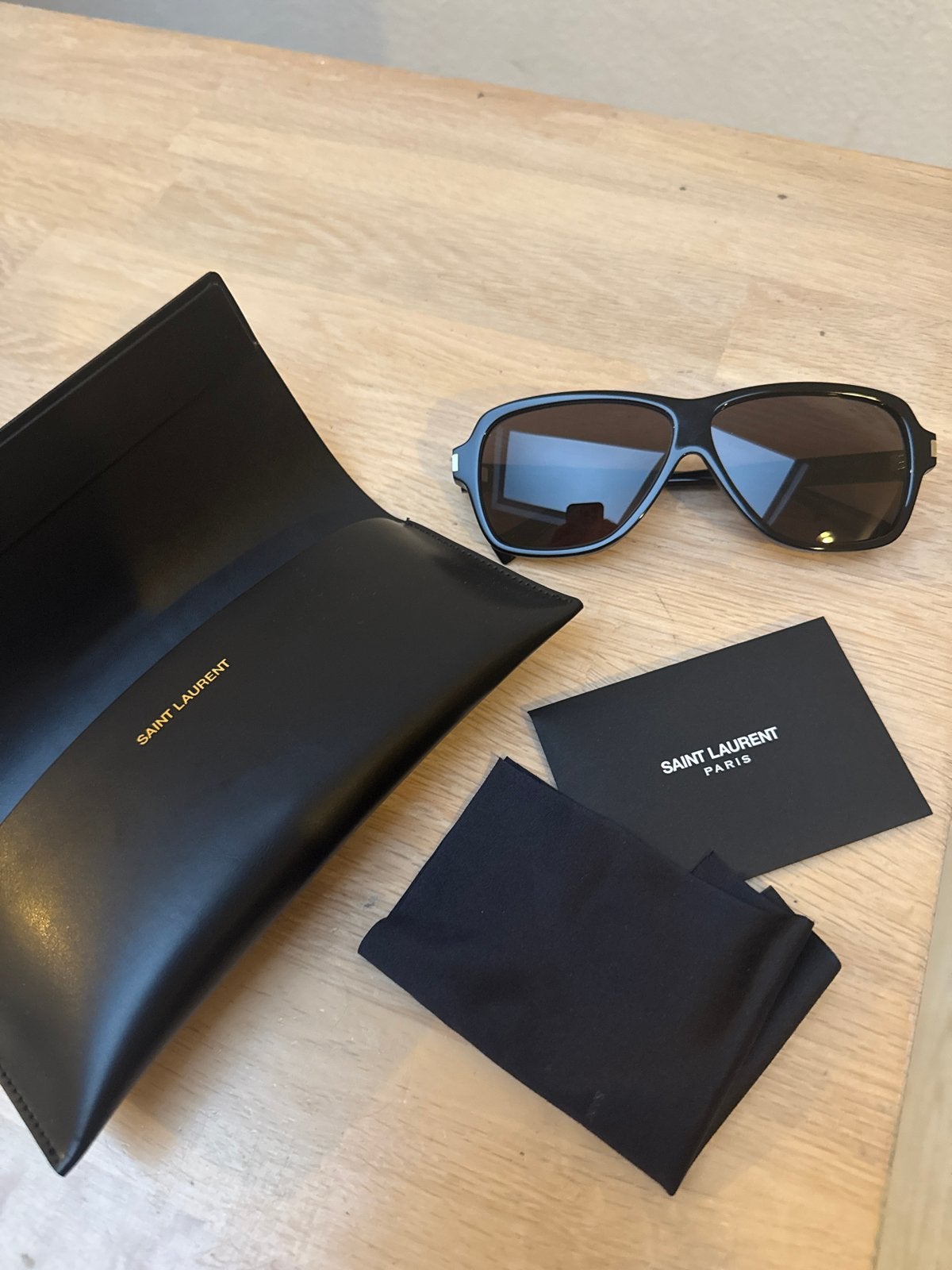 Saint Laurent Zonnebril met etui en doekje - nieuw, Overige merken, Zonnebril, Zwart, Nieuw