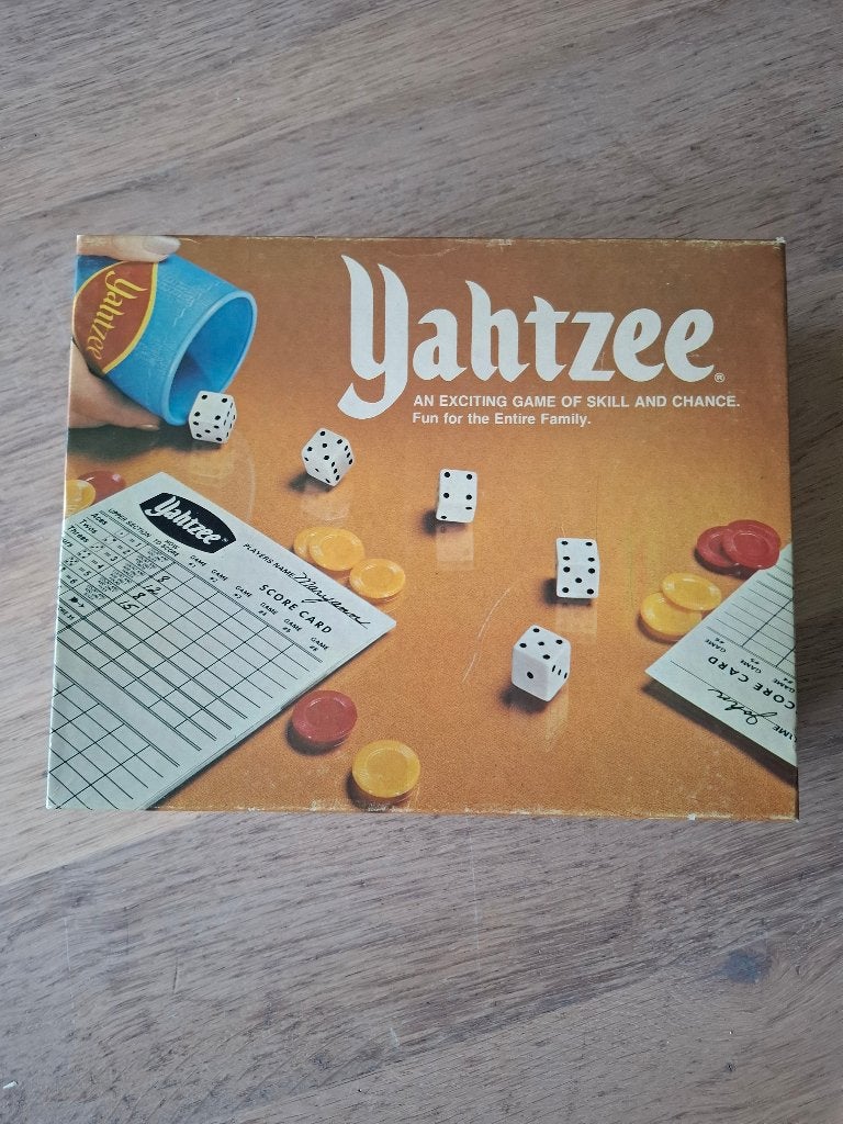 Vintage Yahtzee dobbelspel – compleet met beker en fiches, Ophalen of Verzenden, Gebruikt, Lowe