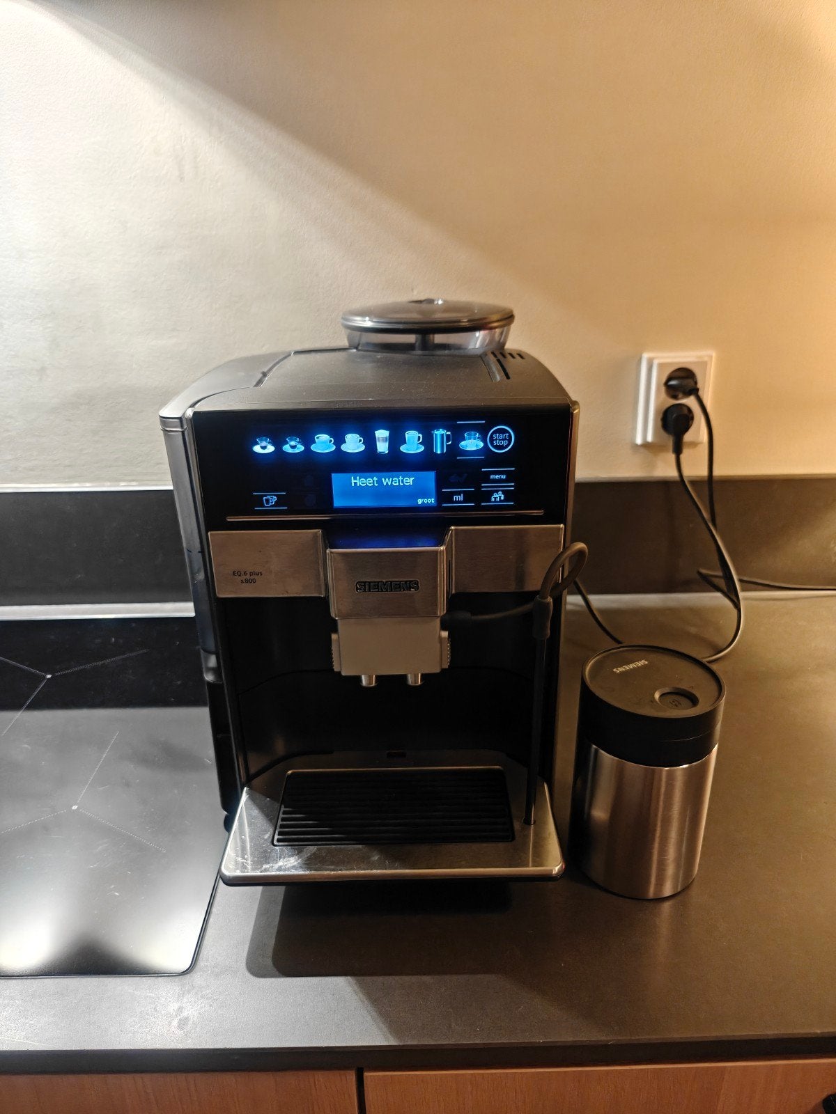 Siemens EQ.6 plus s800 espressomachine met nieuwe maler, Witgoed en Apparatuur, Ophalen, Afneembaar waterreservoir, Gebruikt, Espresso apparaat