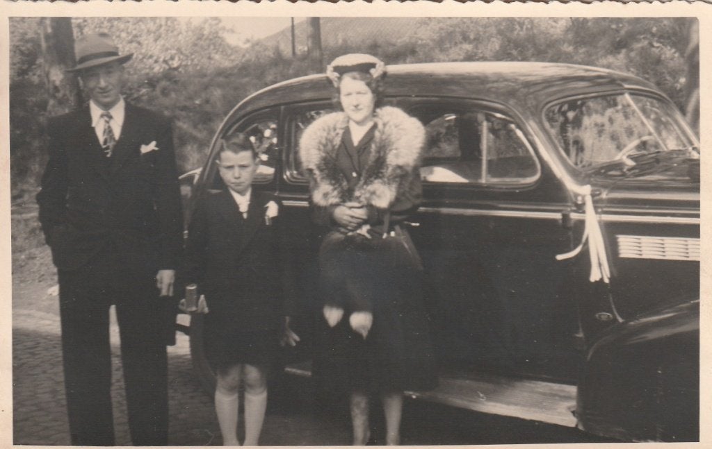 fotokaart      -   familie  foto  met de wagen, Verzenden, Voor 1940, Zo goed als nieuw