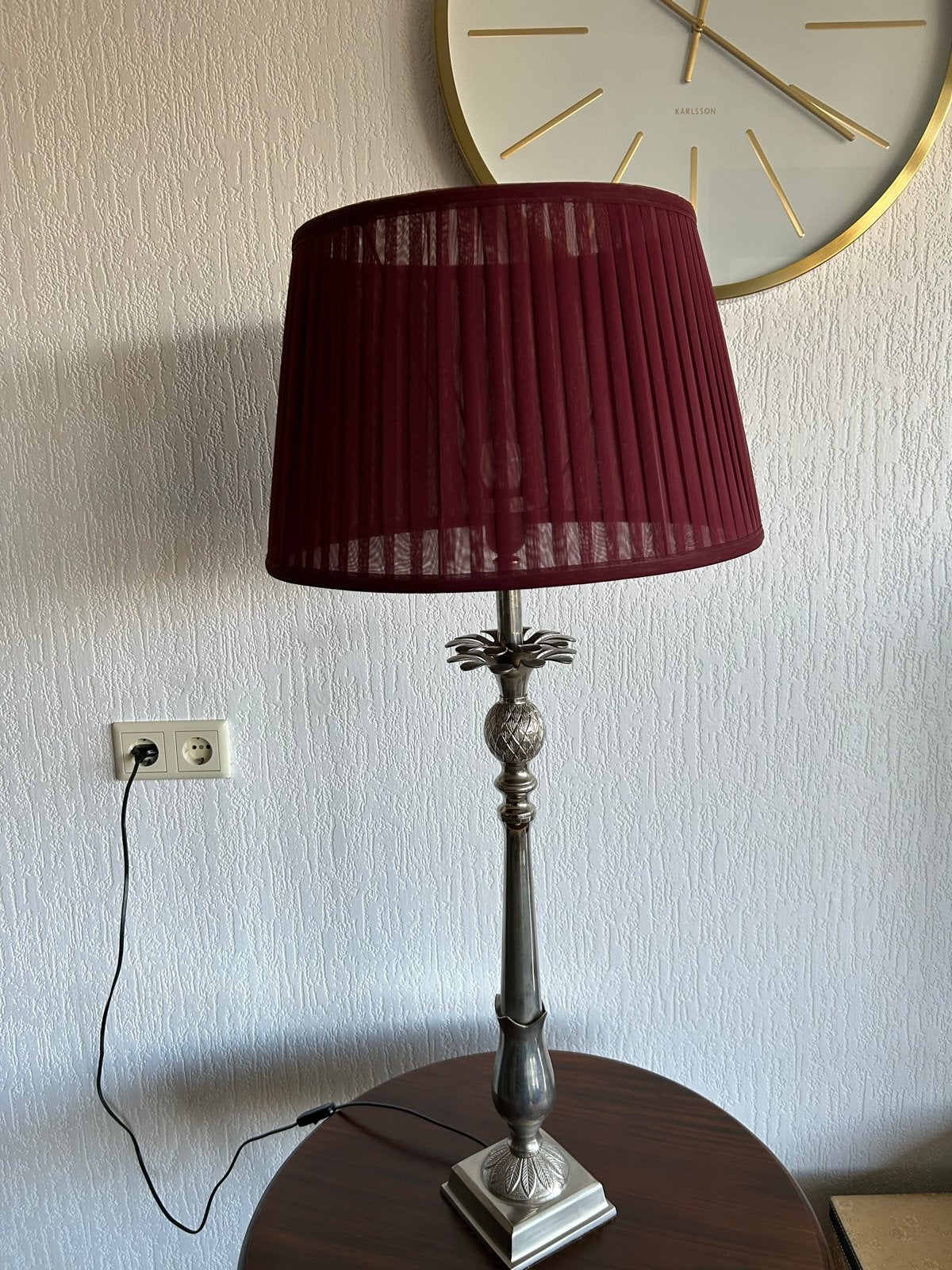 Klassieke tafellamp met bordeauxrode kap, Huis en Inrichting, Ophalen, Gebruikt, Rood, Met kap