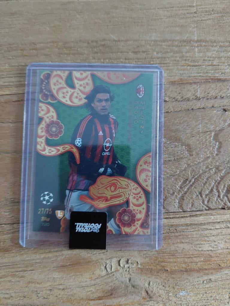 Paolo Maldini genummerd 27/75 AC Milan Topps, Ophalen of Verzenden, Zo goed als nieuw, Plaatje
