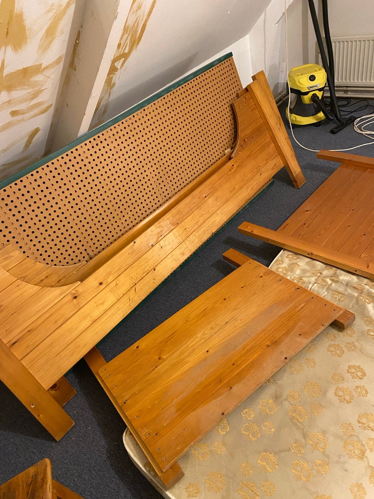 Gratis bed af halen Je krijgt €2 Euro, Ophalen, Gebruikt, 90 cm, Eenpersoons