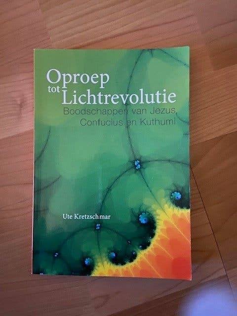 Oproep tot Lichtrevolutie - Auteur: Ute Kretzschmar, Boeken, Ophalen of Verzenden, Zo goed als nieuw, Overige onderwerpen, Overige typen