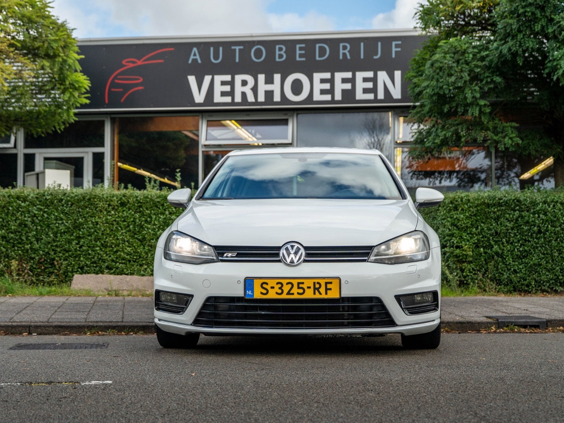 Volkswagen Golf 1.2 TSI R-LINE | APPLE CARPLAY | CRUISE / CL, Voorwielaandrijving, Euro 5, Gebruikt, Zwart