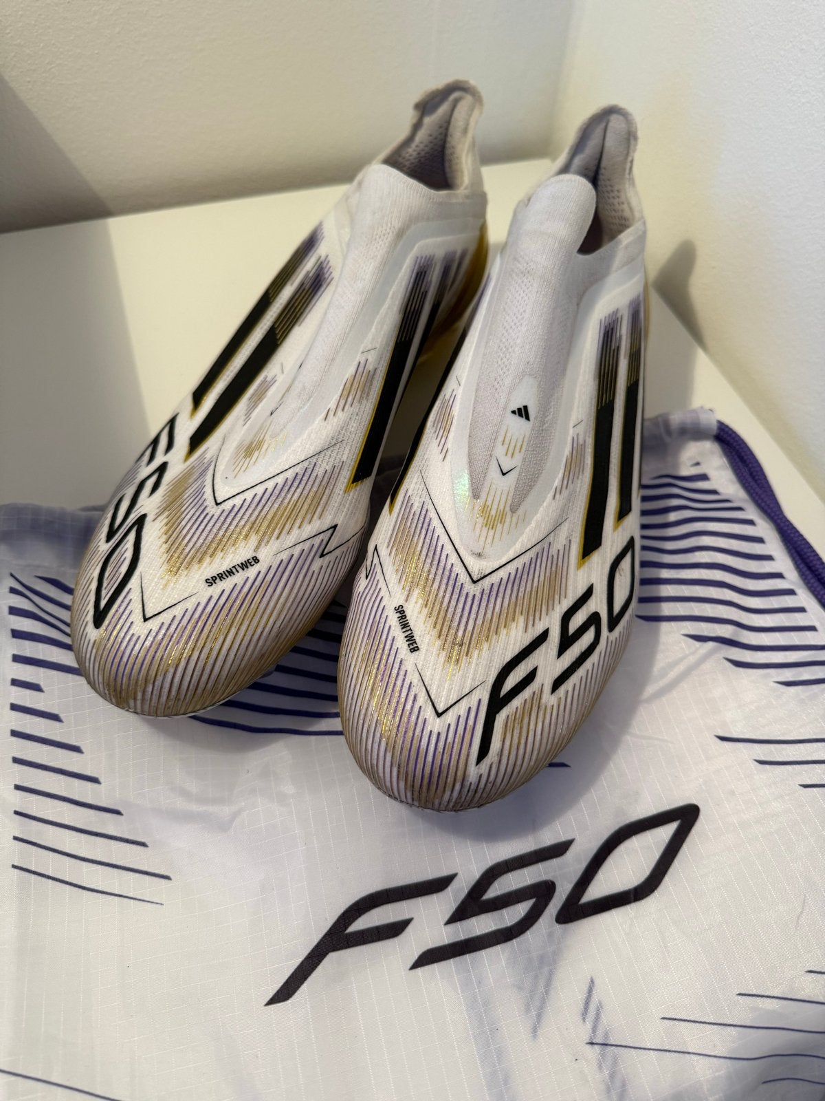 Adidas F50 Veterloze Voetbalschoenen - Maat 46 - Zo goed als, Ophalen of Verzenden, Zo goed als nieuw, Schoenen