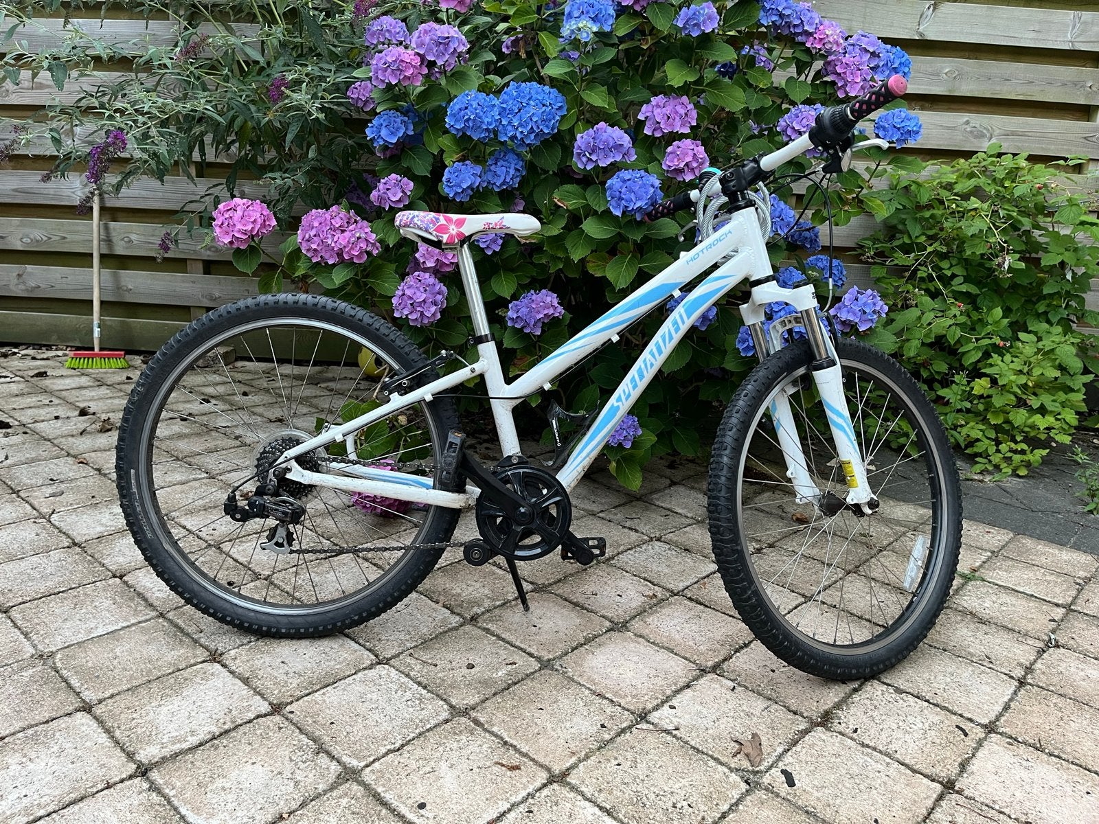 Specialized Hotrock 20 inch kinderfiets wit/blauw, Ophalen, Gebruikt, Velgrem, 16 tot 20 inch