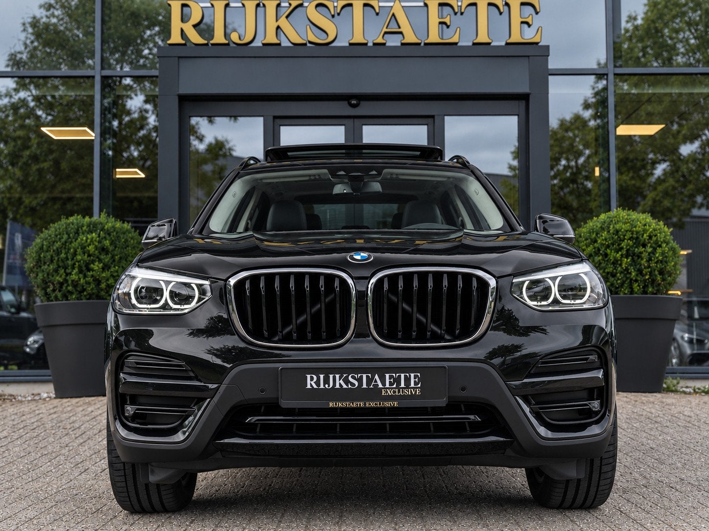 BMW X3 xDrive30e High Executive|PANO|CAM|APP|19''|CC|STOELVW, Auto's, Automaat, Gebruikt, 4 cilinders, Zwart