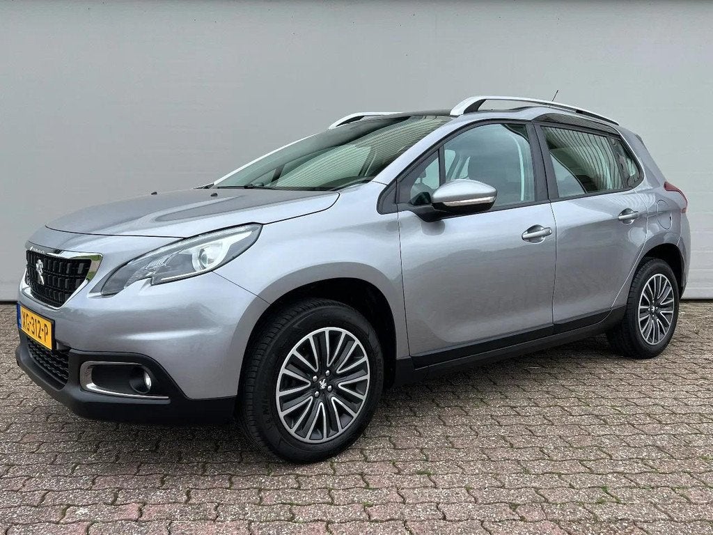 Peugeot 2008 1.2 PureTech | NL auto | Panoramadak | Trekhaak, Voorwielaandrijving, 83 pk, Stof, Gebruikt