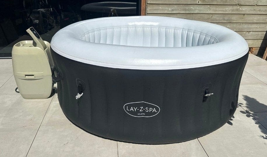 Lay-Z-Spa Miami opblaasbare jacuzzi met pomp, Tuin en Terras, Bubbelbaden en Hottubs, Ophalen, Gebruikt, Pomp, Opblaasbaar