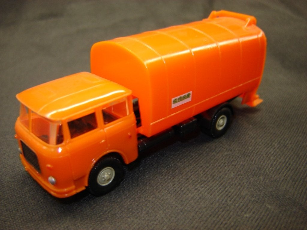 Skoda vuilniswagen ( met asemmers ) oranje, DDR, Ophalen of Verzenden, Zo goed als nieuw, Bus of Vrachtwagen, Overige merken