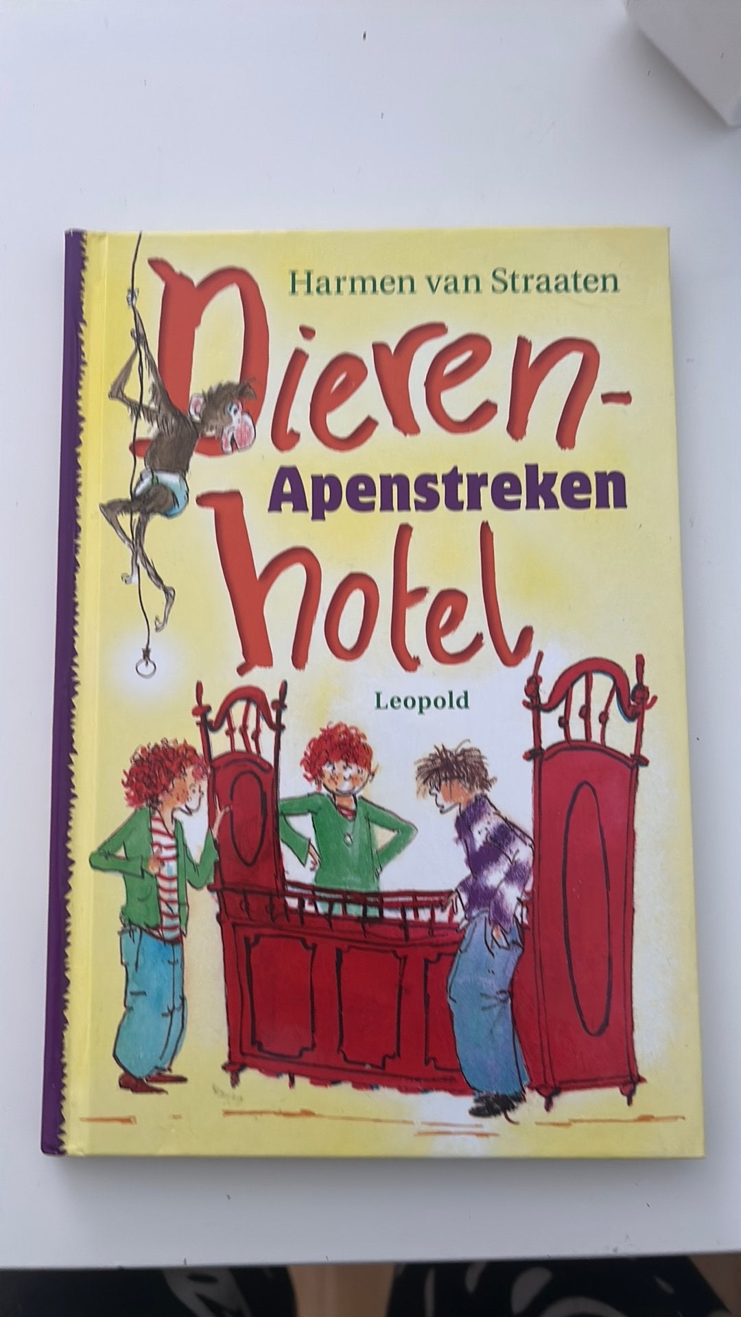 Dieren-Apenstreken Hotel - Harmen van Straaten, Ophalen of Verzenden, Zo goed als nieuw, Fictie algemeen